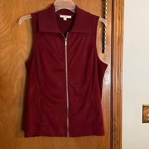 Deep burgundy zip up sweater vest with slit pockets.
